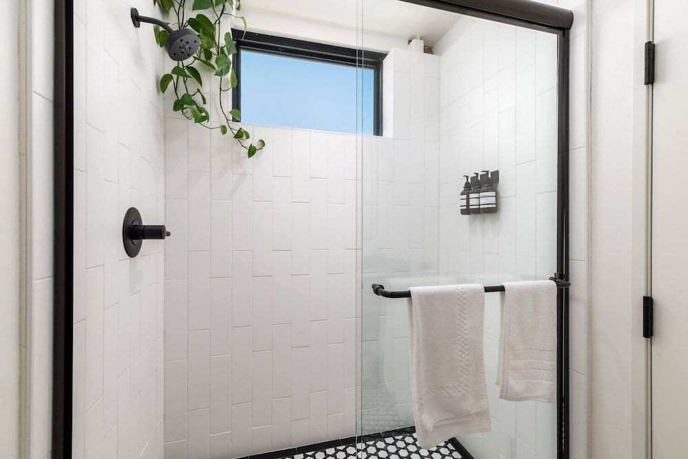 The Brick Hotel Room, 1 Queen Bed, City View (Room 205) 5