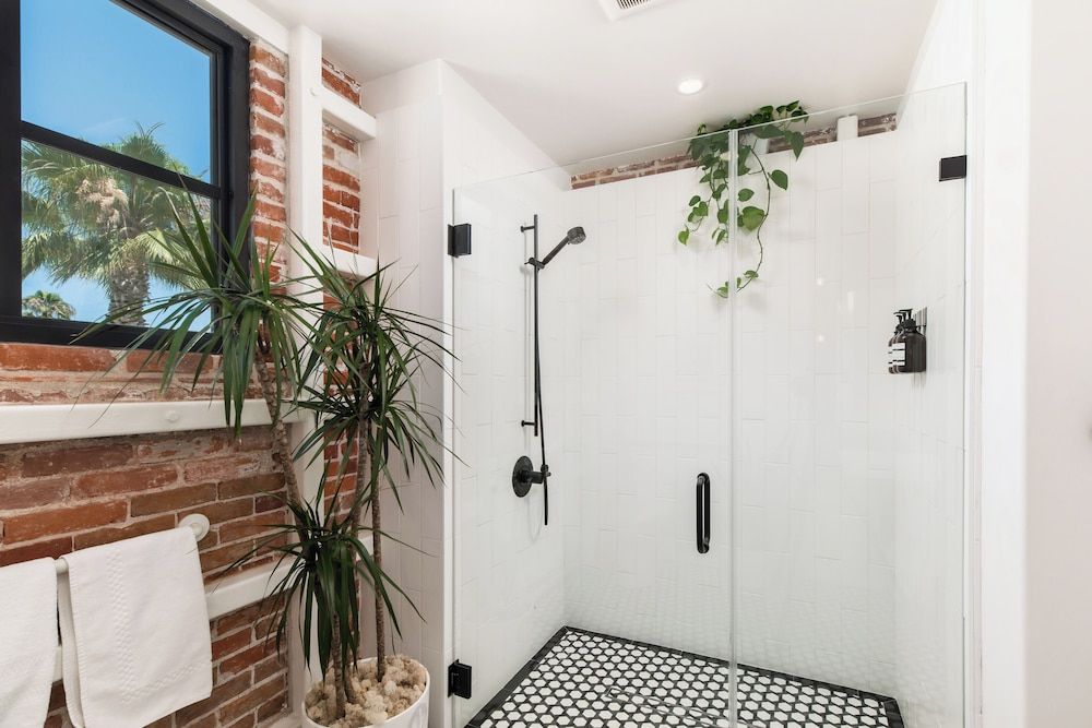 The Brick Hotel Room, 1 Queen Bed with Sofa bed, Balcony, City View (Suite 301) 9