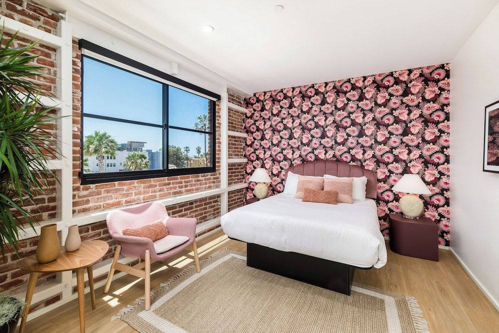 The Brick Hotel Room, 1 Queen Bed with Sofa bed, Balcony, City View (Suite 301) 3