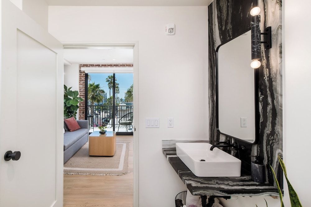 The Brick Hotel Room, 1 Queen Bed with Sofa bed, Balcony, City View (Suite 301) 12