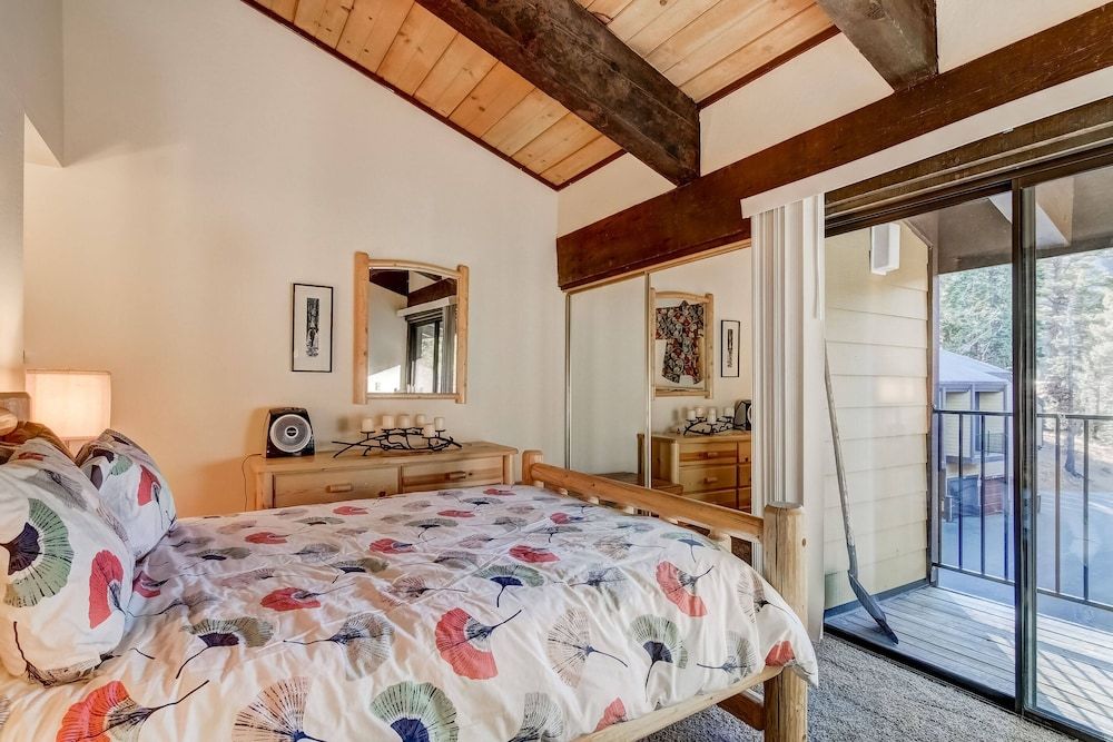Condo, 2 Bedrooms, Mountain View (Alpine Meadows Peak)