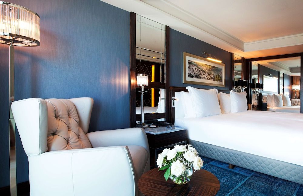 Radisson Blu Hotel Istanbul Pera Executive Room (Golden Horn Vw) 6