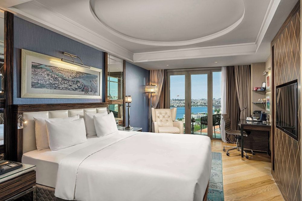 Radisson Blu Hotel Istanbul Pera Executive Room (Golden Horn Vw) 4