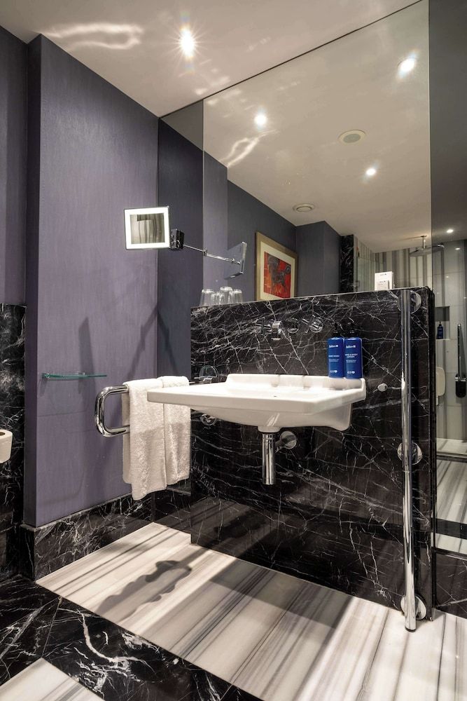 Radisson Blu Hotel Istanbul Pera Standard Room 8