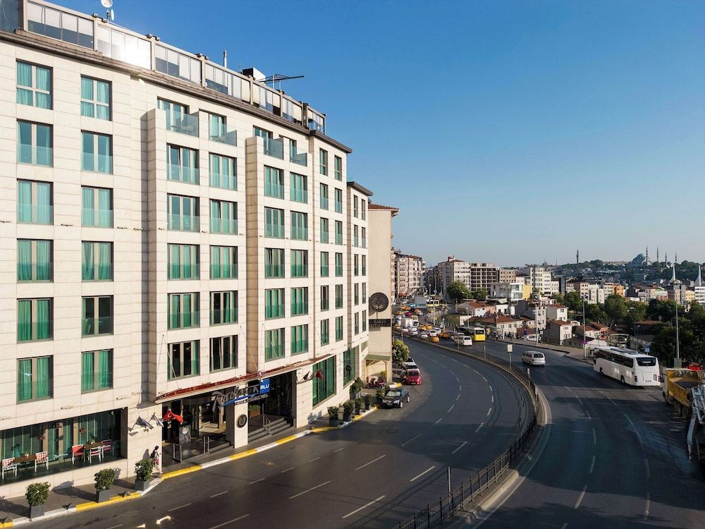 undefined Radisson Blu Hotel Istanbul Pera 3