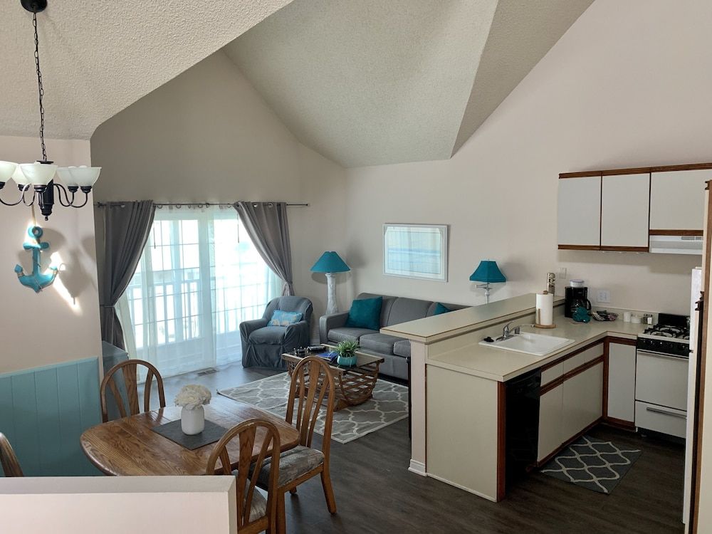 Mandalay Shores Resort Family Townhome, 1 Bedroom, Non Smoking, Beachside 4