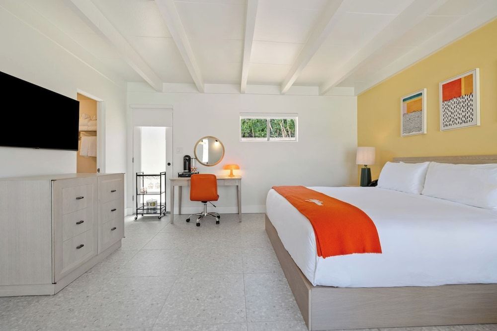 Mojave Resort - Adults Only Premium Room, 1 King Bed 6