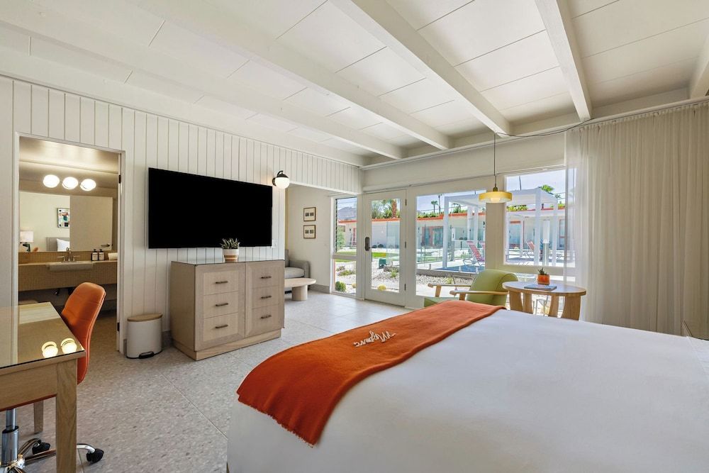 Mojave Resort - Adults Only Premium Room, 1 King Bed 5