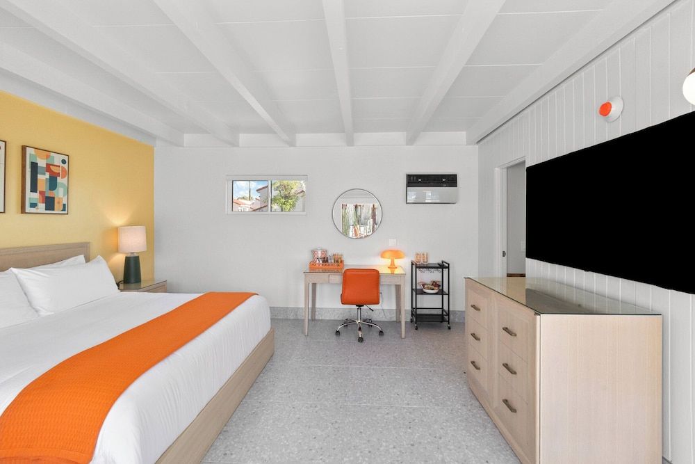 Mojave Resort - Adults Only Premium Room, 1 King Bed 3