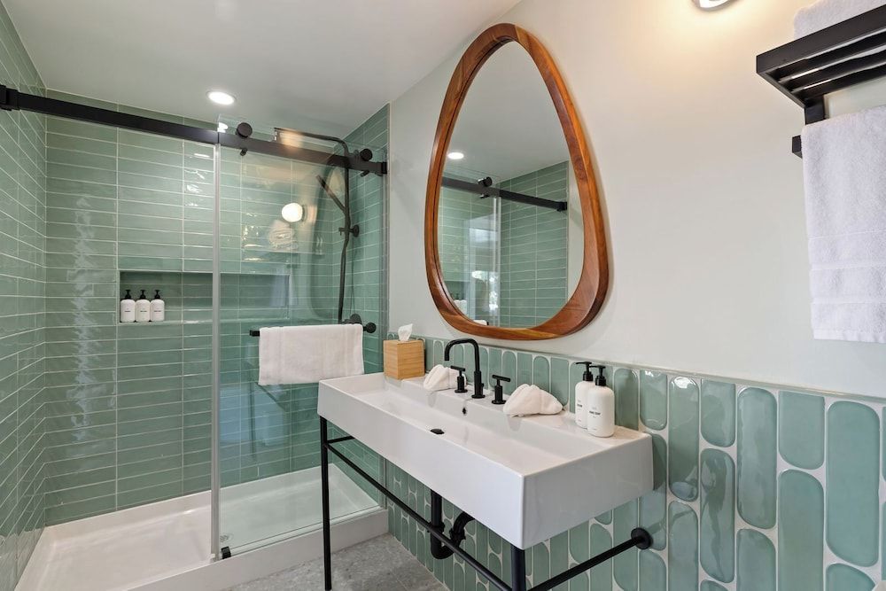 Mojave Resort - Adults Only Premium Room, 2 Queen Beds 10