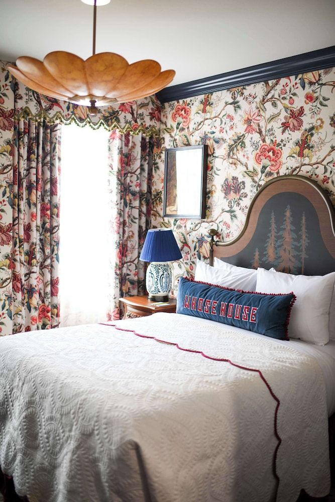 Room, 2 Queen Beds, Accessible, Corner (Roll-In Shower)