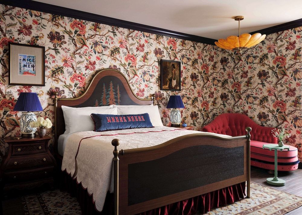 Room, 1 King Bed, Corner
