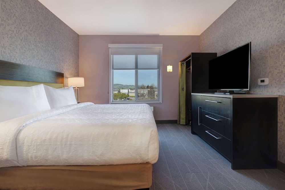 Suite, 1 King Bed, Accessible, Mountain View (Hearing Accessible)