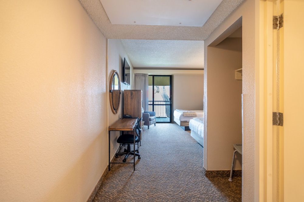 Kellogg West Conference Center and Hotel Double Room, 2 Double Beds, Accessible 7