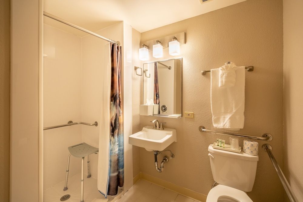 Kellogg West Conference Center and Hotel Double Room, 2 Double Beds, Accessible 5