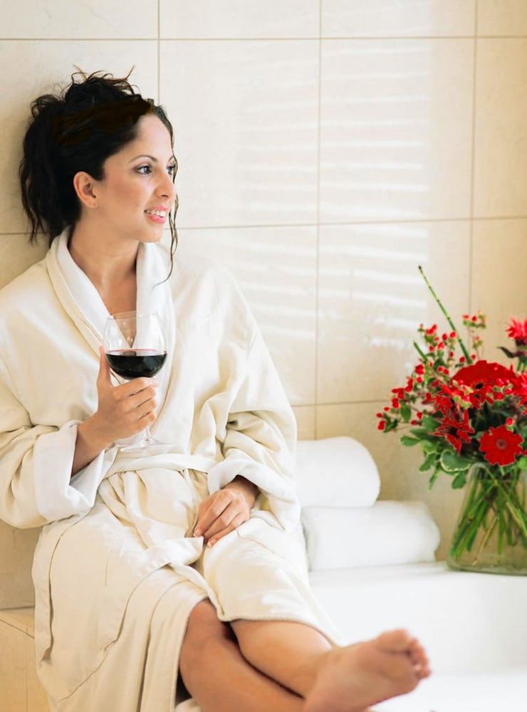 Deep Soaking Bathtub