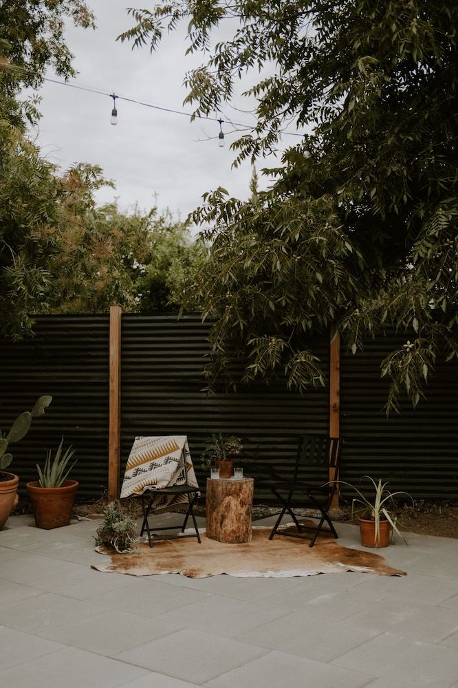 Triangle Motel Deluxe Room 6