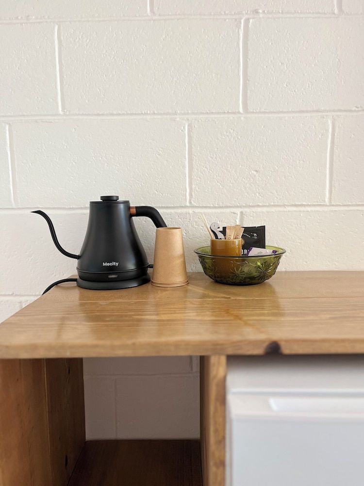 Triangle Motel Deluxe Room 13