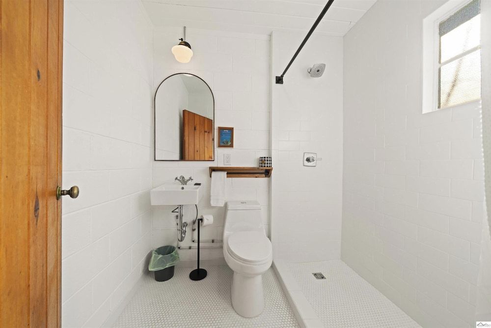 Triangle Motel Deluxe Room 10