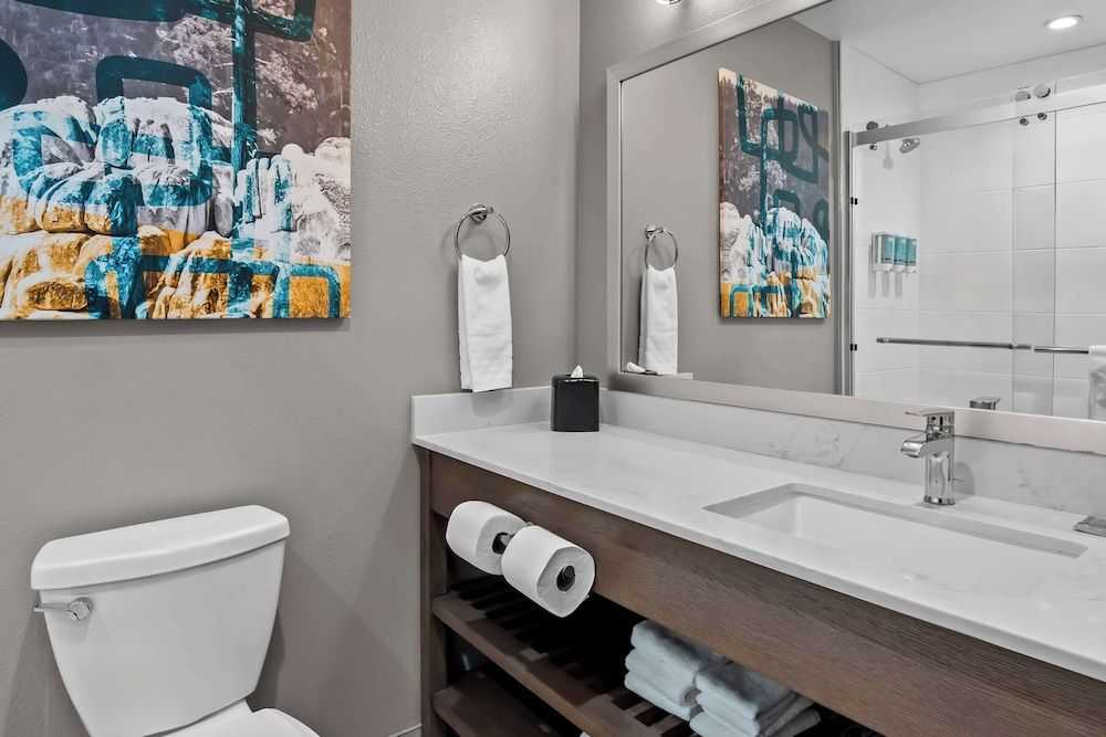 Best Western San Bernardino Hotel Standard Room, 2 Queen Beds, Non Smoking 3