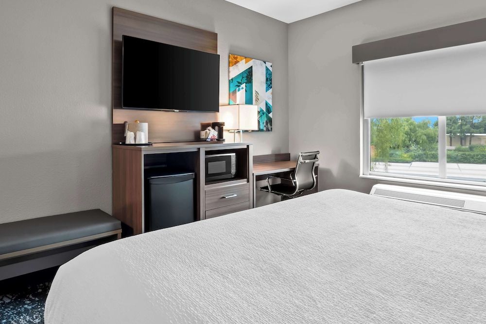 Best Western San Bernardino Hotel Standard Room, 1 King Bed, Non Smoking 2