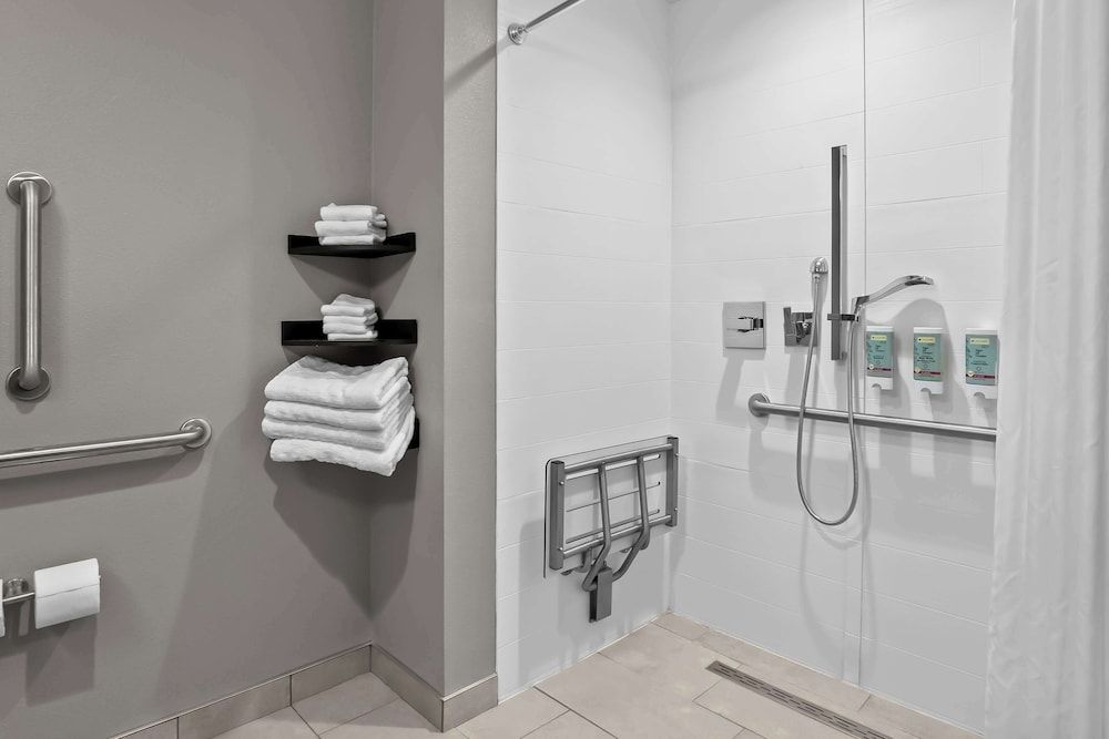 Best Western San Bernardino Hotel Standard Room, 2 Queen Beds, Accessible, Non Smoking 4