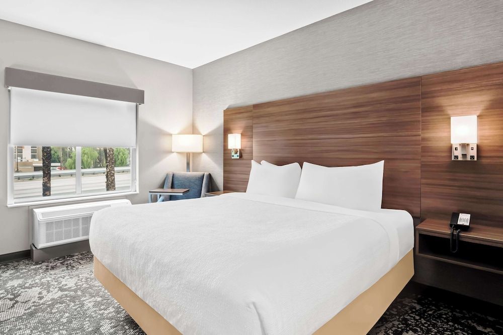 Best Western San Bernardino Hotel Standard Room, 1 King Bed, Non Smoking 3