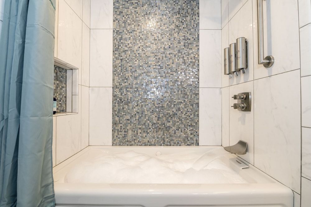 Madison Street Inn B&B Deluxe Studio Suite, 2 Queen Beds 7