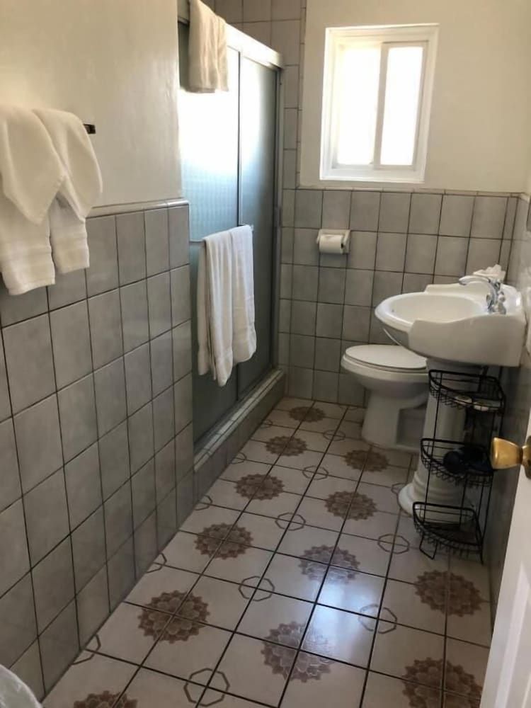 Rest Haven Motel Traditional Room 7