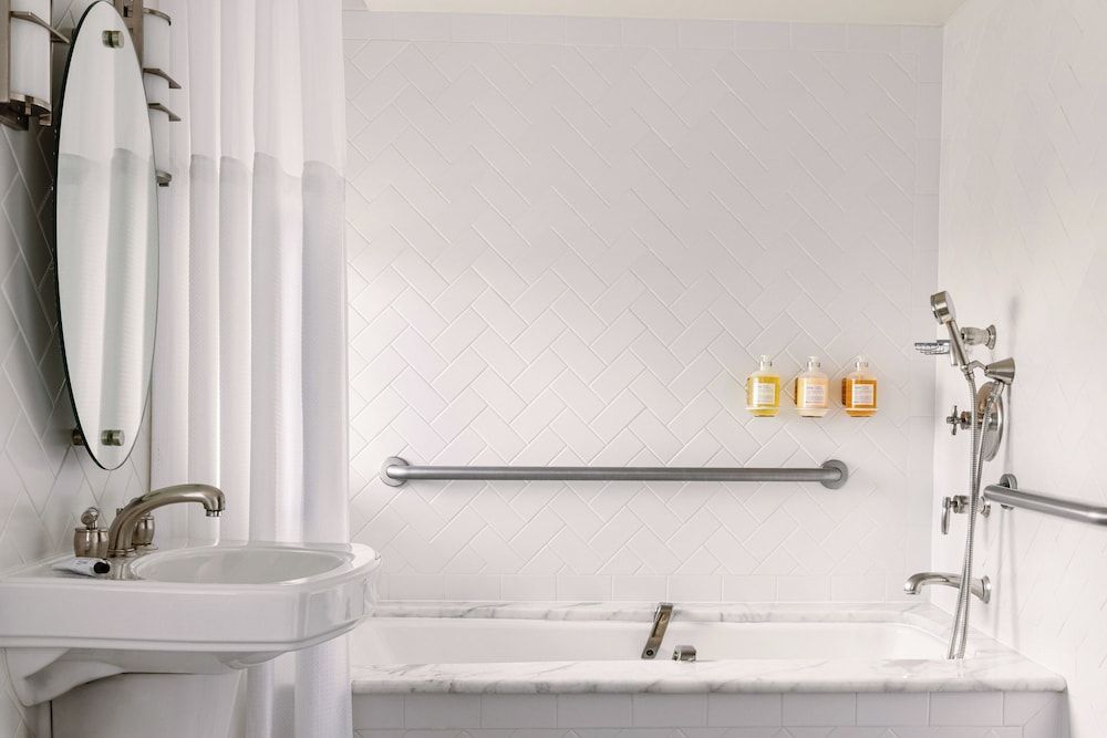 The Eden Suite, Mobility Accessible 7