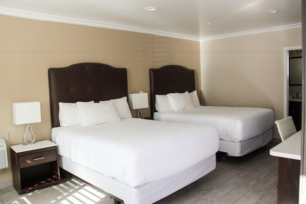 El Royale Hotel Near Universal Studios Classic Double Room, 2 Queen Beds 3