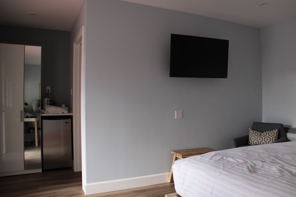 El Royale Hotel Near Universal Studios Classic Double Room, 2 Queen Beds 12