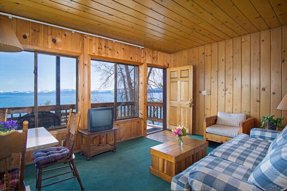 Suite, Lakeside