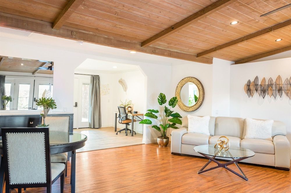 Villa Inn-Adult Only- Temecula Wine Country Deluxe Room, 1 King Bed, Pool View 5