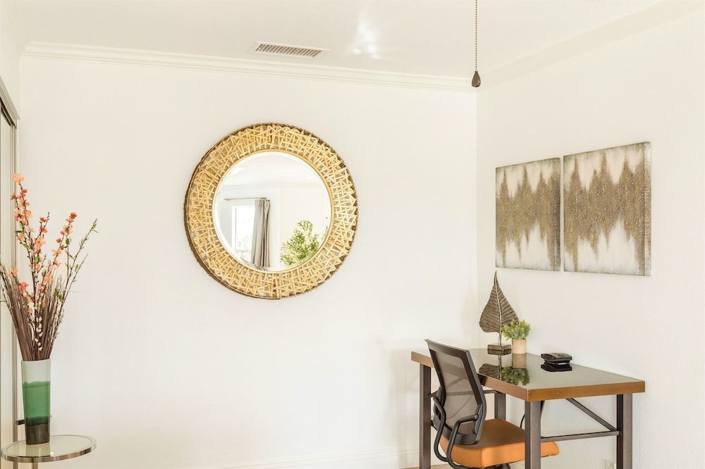 Villa Inn-Adult Only- Temecula Wine Country Deluxe Room, 1 King Bed, Garden View 5