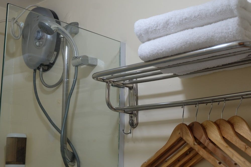 SPACES HOTEL MAKATI Deluxe Triple Room 4