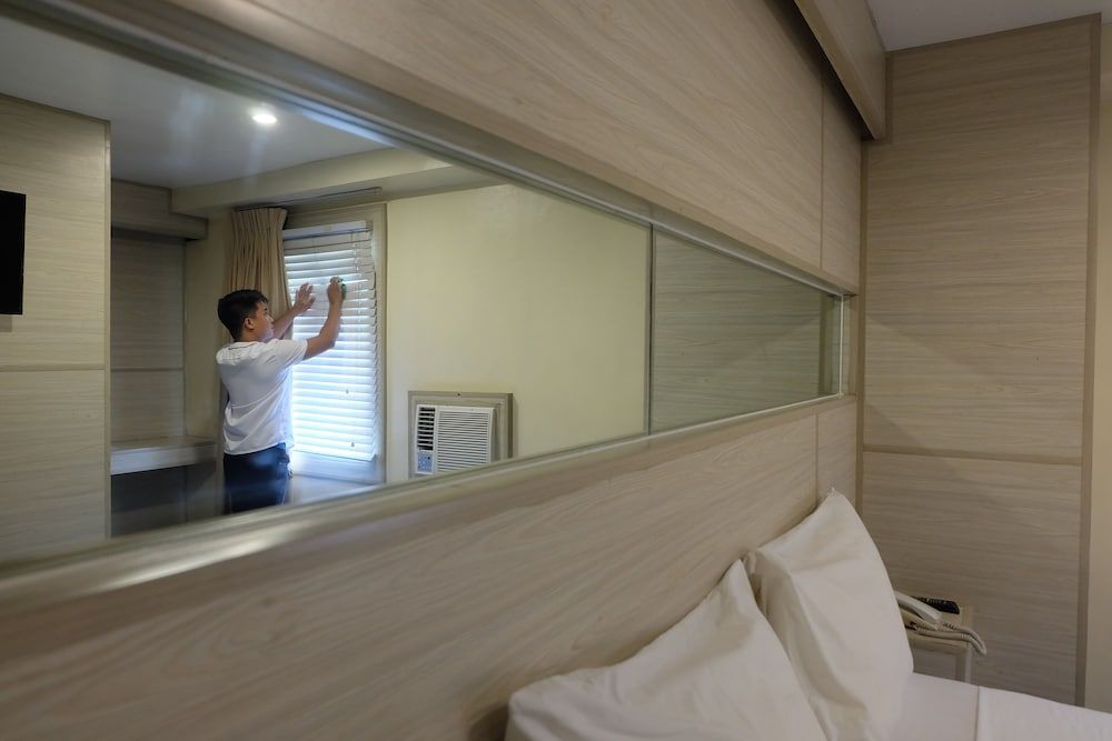 SPACES HOTEL MAKATI Deluxe Double Room 2