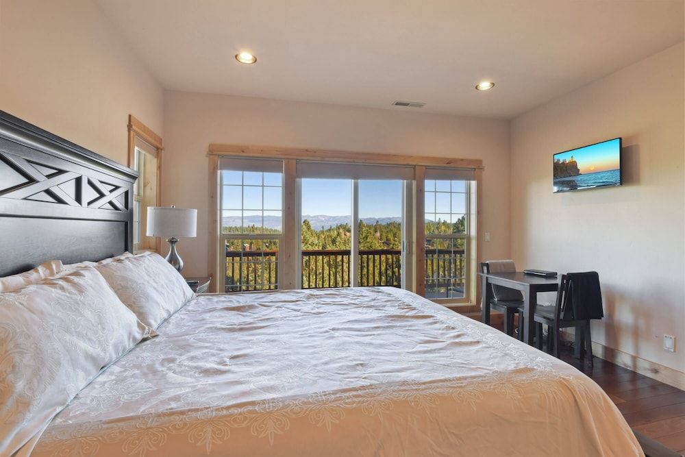 House, Multiple Beds, Balcony, Mountain View (Hilltop Hideaway)