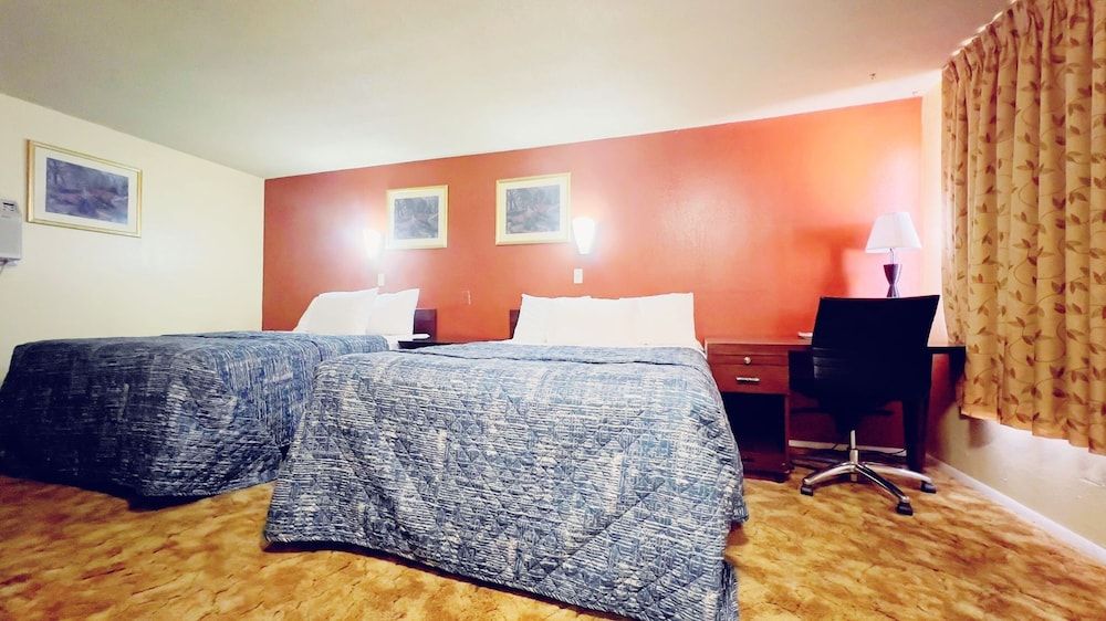 Basic Room, 1 King Bed