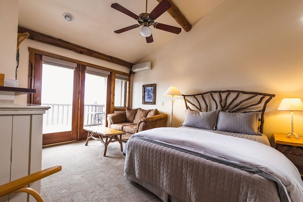 Taharaa Mountain Lodge Snowshoe 2