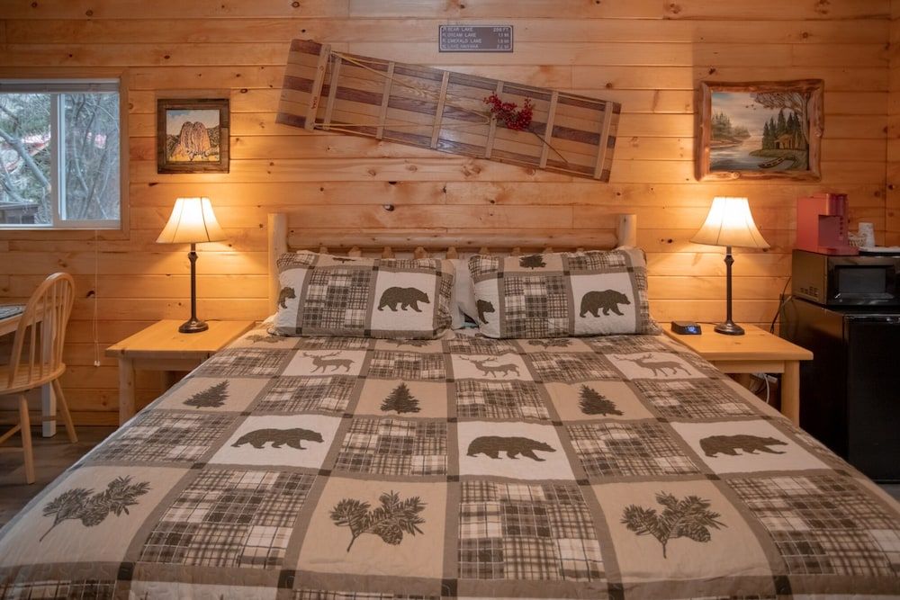 Nicky's Resort Room, 1 King Bed 7