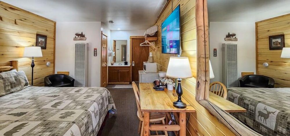 Nicky's Resort Room, 1 King Bed