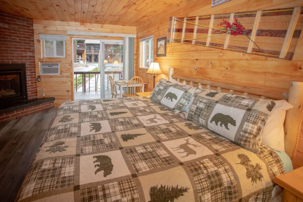 Nicky's Resort Room, 1 King Bed 9