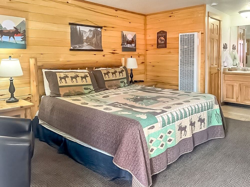 Nicky's Resort Room, 1 King Bed