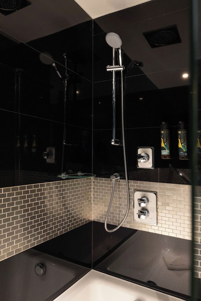 Montcalm Brewery Townhouse Deluxe Double Room 3