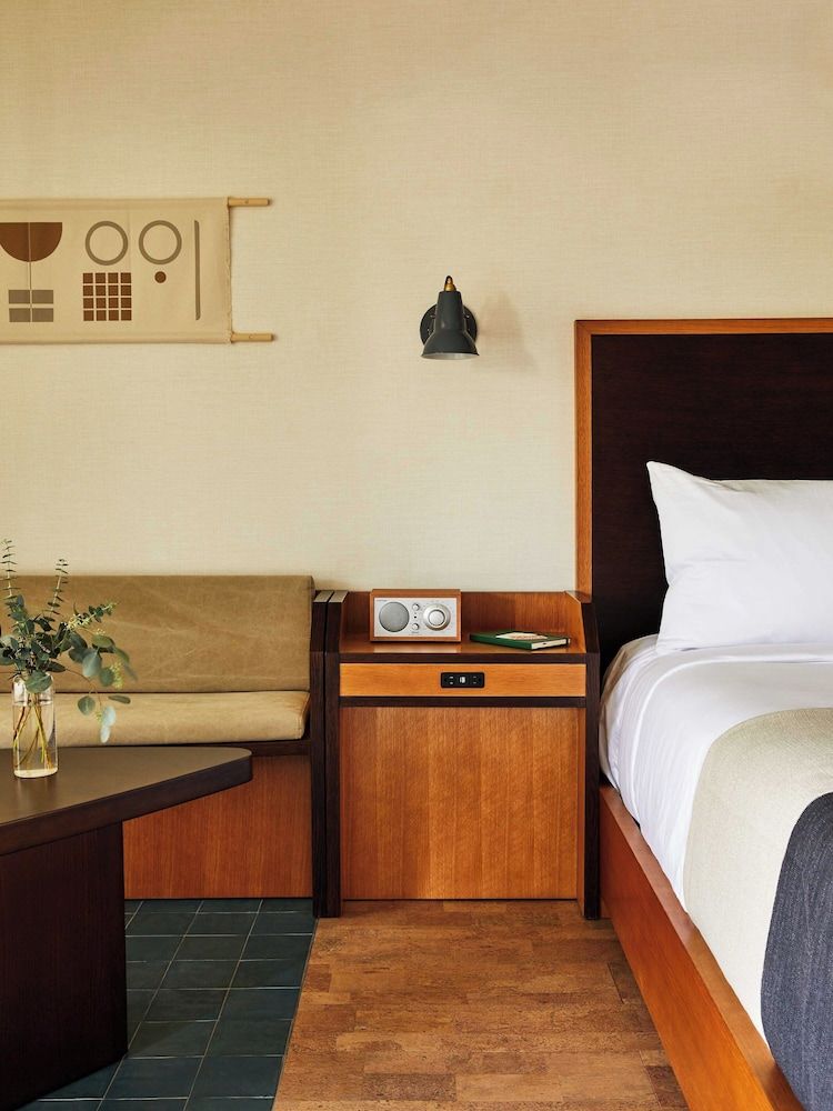 Trailhead Lodge Rocky Mountains Room, 1 King Bed, Mountain View (King Room with Shower) 2