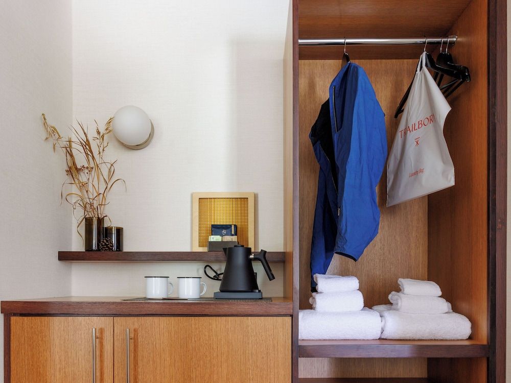 Trailhead Lodge Rocky Mountains Room, 1 King Bed, Mountain View (King Room with Shower) 7