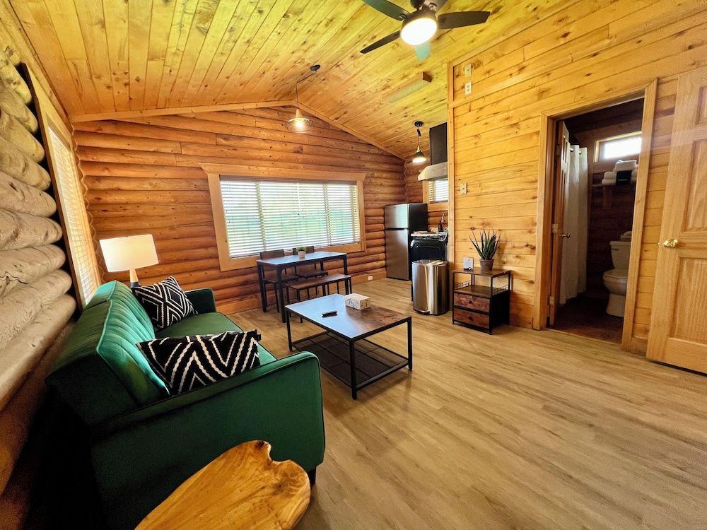 High Creek Lodge & Cabins One Bedroom Cabin Plus 3