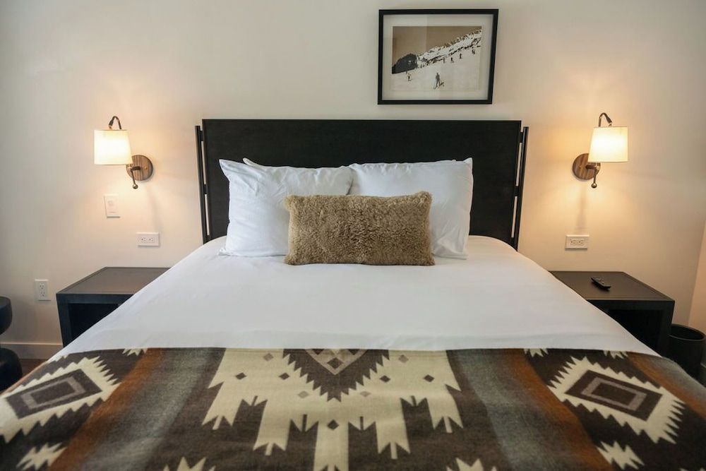 Standard Room, 1 Queen Bed, Mobility Accessible