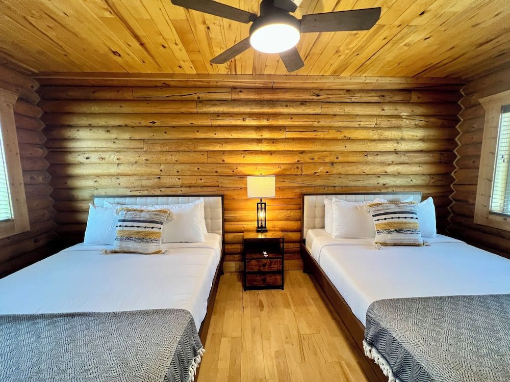 High Creek Lodge & Cabins One Bedroom Cabin Plus